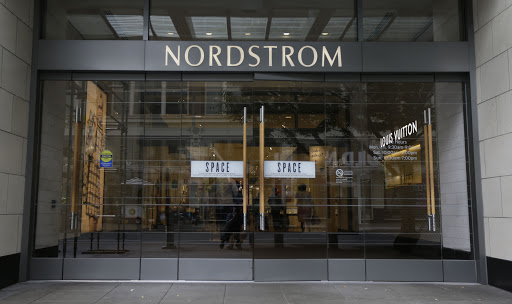 Nordstrom Rack abre tiendas en California