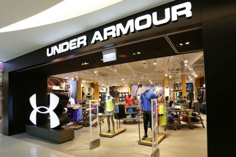 Under Armour suma al abrir tienda - Retail
