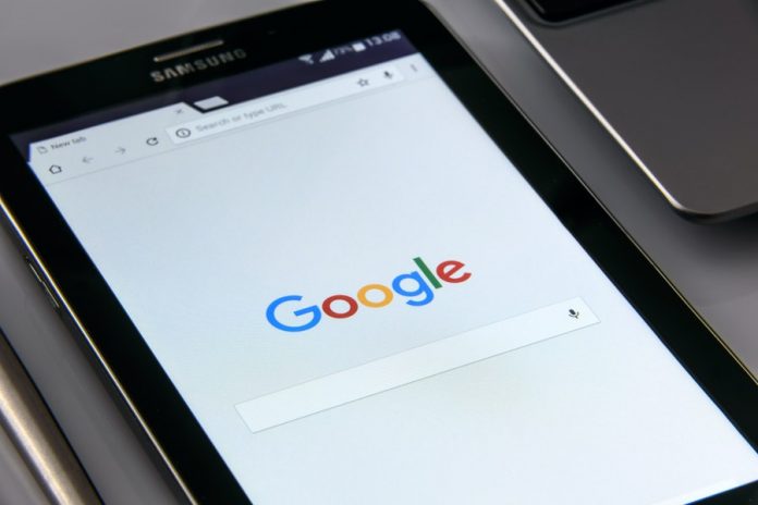 Tablet con publicidad de google