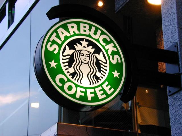 Renuncia ejecutivo de alto nivel de Starbucks