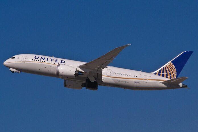 United Airlines registra ganancias en el aumento de los viajes