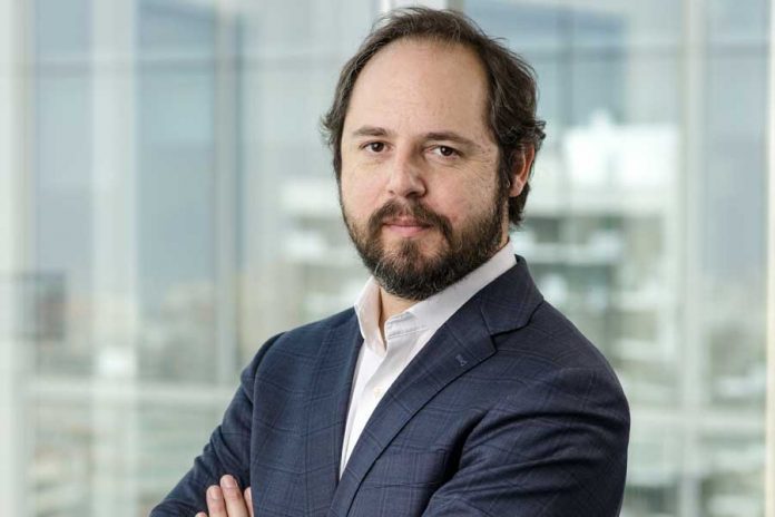 Nicolas-Deino-Director-Ejecutivo-para-la-Industria-Financiera-de-Accenture-Chile