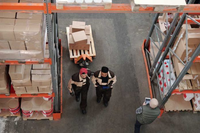 personal en depósito logística supply chain