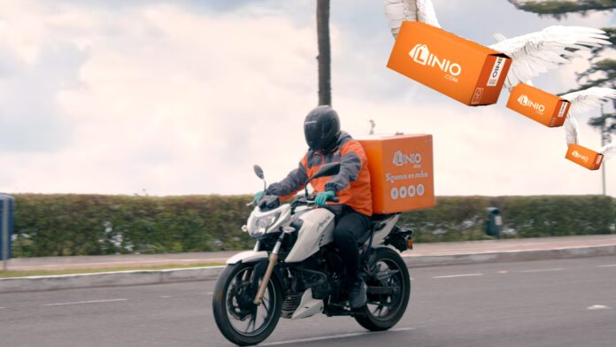 Publicidad de Linio entregas con motorizado y caja de delivery