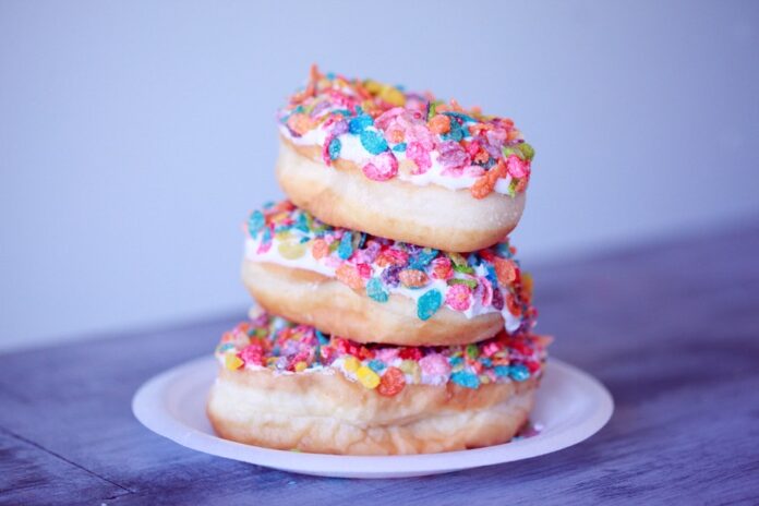 Plato con donuts Krispy Kreme