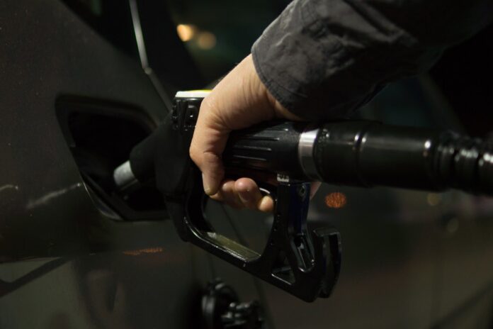 Precio de la gasolina en los Estados Unidos cayó