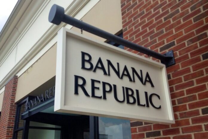 Cartel de una tienda de la marca Banana Republic