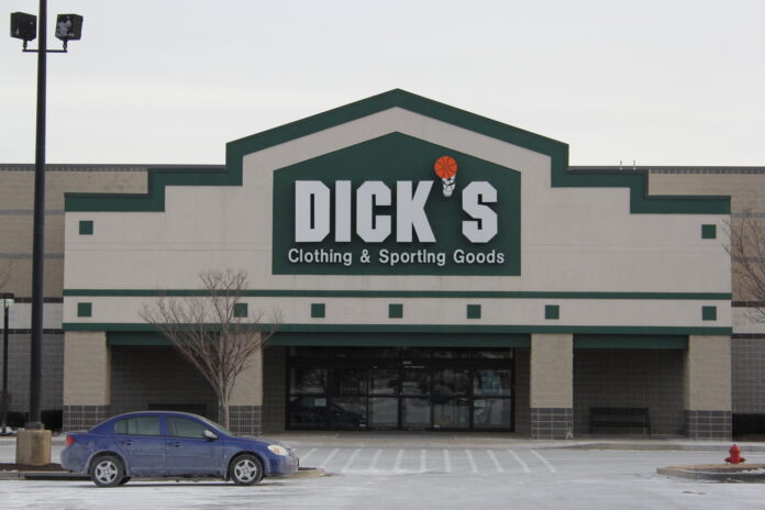 Ventas de Dick's Sporting Goods aumentaron un 8%