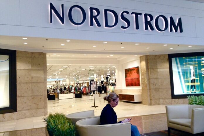 Nordstrom se balancea para sorprender la pérdida del tercer trimestre