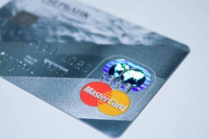 Tarjeta platino de la marca Mastercard