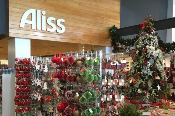 Interior de una tienda Aliss en Navidad