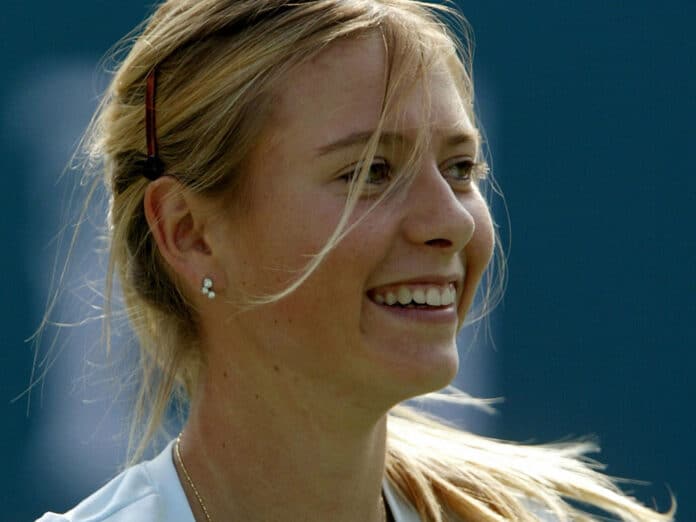 La tenista Maria Sharapova sonriente