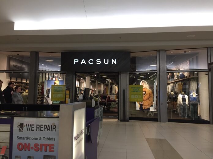 Fachada de una tienda Pacsun