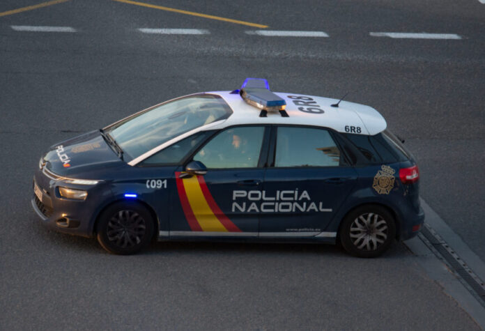 Automóvil_de_la_policía_nacional_española_en_Valencia