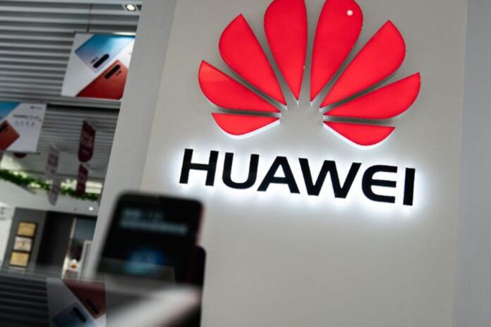 Huawei cerrará tiendas físicas