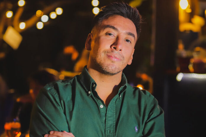 Jonathan Parra, administrador de bares y restaurantes, cofundador de Bar Y Vuelvo