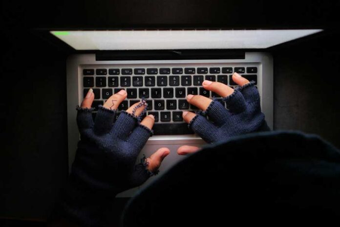 hacker laptop ciberseguridad