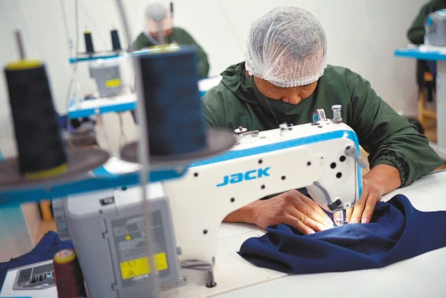 Brindarán capacitaciones para insertarse en la industria textil local -  América Retail