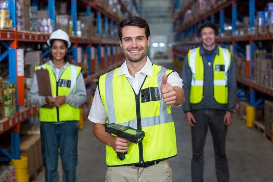 trabajadores almacen supply chain