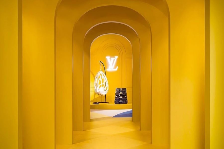 Pintan fachada de casa con logos de Louis Vuitton y se viraliza