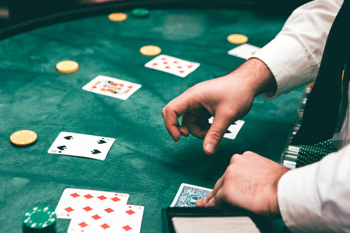 Mesa de poker en un casino colusión en la licitación de casinos
