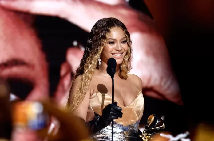 Los tres espectaculares conjuntos con los que Beyoncé ha hecho historia en los Grammy