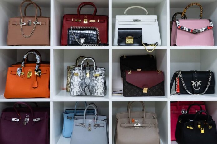 Un magnate de Hong Kong coleccionó más de 1500 carteras de Hermès: ahora salen a subasta en Sotheby’s