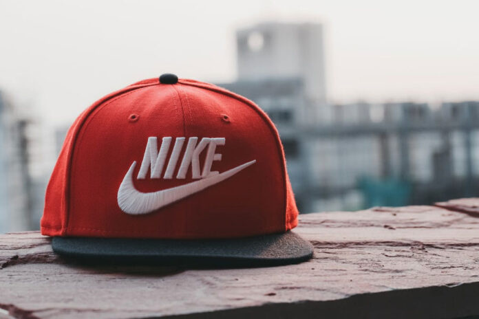 Gorra Nike roja