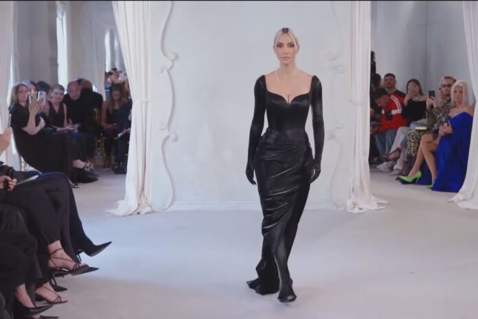 Más costura, menos espectáculo: el desfile del nuevo Balenciaga en la Semana de la moda de París