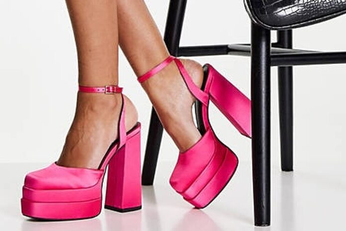 Zapatos ‘Barbie', la microtendencia que querrás llevar esta primavera verano 2023