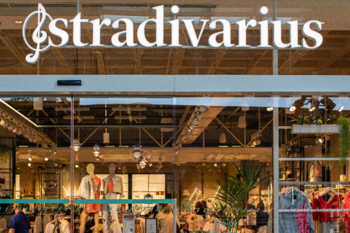 Camisetas oversize Stradivarius: ¡imprescindibles para renovar tu estilo!