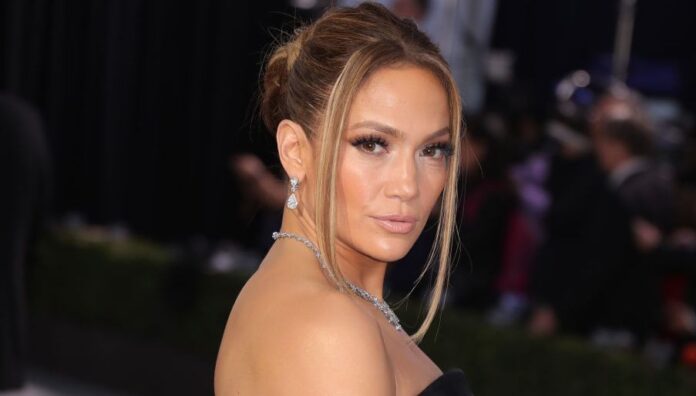 Jennifer Lopez deslumbra con el conjunto más espectacular de sus vacaciones en Italia