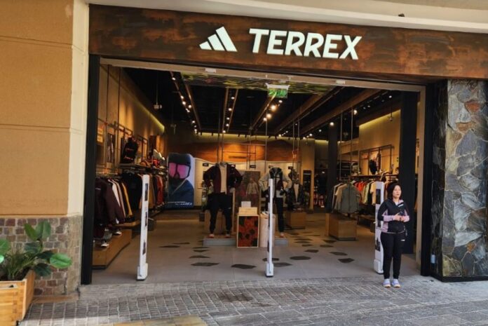 Tienda adidas Terrex en Mall Parque Arauco